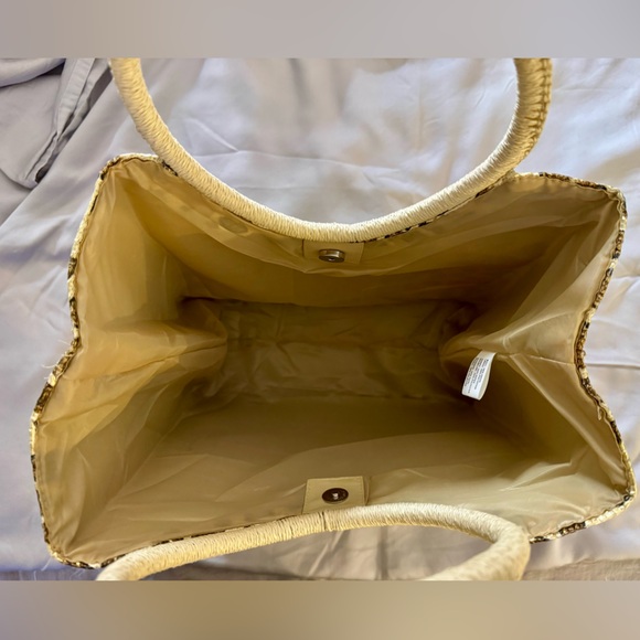 Avon Leopard Print Tote Bag, Body - 100% Paper, Lining - 100% Polyester NWOT - Picture 7 of 13